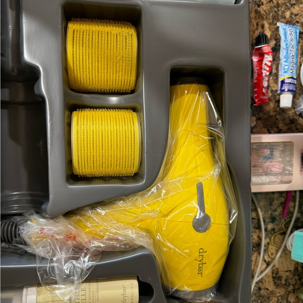Drybar blow dryer